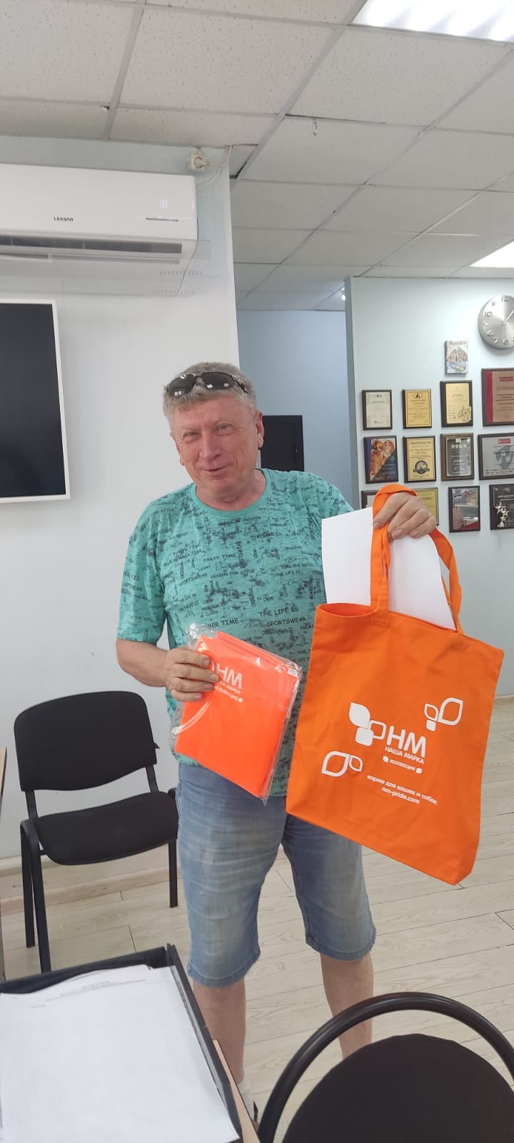 Брендированный дождевик и шопер